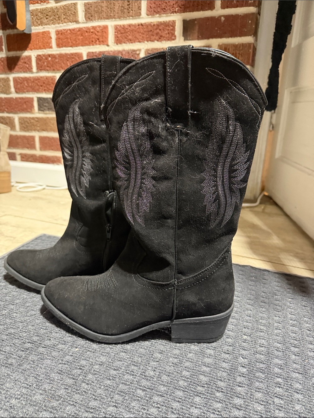 Bjorndal Black Suede-Look Women's Heeled Western Boots with Stitching